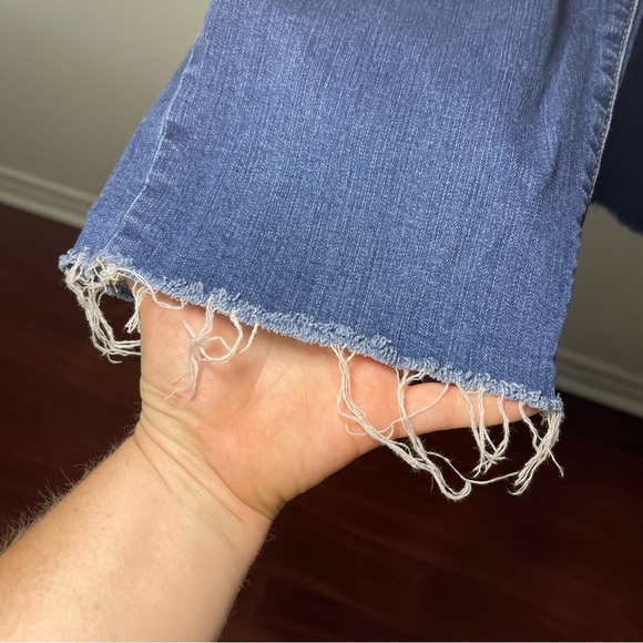 Torrid women’s Medium Wash casual Crop Boyfriend fit denim raw Hem Jeans in 24 - Picture 5 of 12